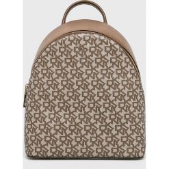 Dkny - Plecak. Pomarańczowe plecaki damskie DKNY, bez wzorów, ze skóry. W wyprzedaży za 799,90 zł.