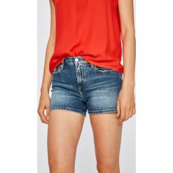 Calvin Klein Jeans - Szorty. Różowe bermudy damskie Calvin Klein Jeans, z bawełny, casualowe. W wyprzedaży za 279,90 zł.