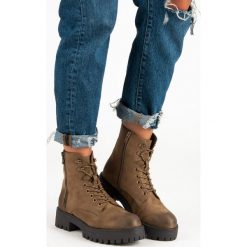 WIĄZANE ZAMSZOWE WORKERY. Żółte botki damskie zamszowe marki Corina. Za 109,99 zł.