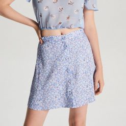 Spódniczka w drobne kwiaty - Niebieski. Niebieskie spódniczki damskie Cropp, xl, w kwiaty. W wyprzedaży za 19,99 zł.