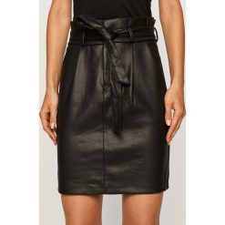 Vero Moda - Spódnica. Czarne spódniczki damskie Vero Moda, na co dzień, s, z haftami, z elastanu, casualowe, z podwyższonym stanem, mini, proste. Za 149,90 zł.