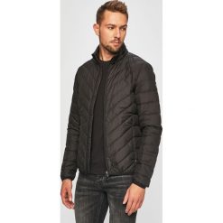 EA7 Emporio Armani - Kurtka puchowa. Czarne płaszcze męskie EA7 Emporio Armani, m, bez wzorów, z poliesteru, krótkie, bez kaptura. Za 799,90 zł.