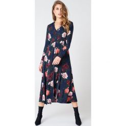 Sukienki: NA-KD Boho Sukienka maxi zapinana na guziki – Multicolor,Navy