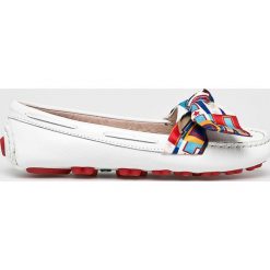 Love Moschino - Mokasyny. Białe mokasyny damskie Love Moschino, bez wzorów, ze skóry, z okrągłym noskiem, bez obcasa, bez zapięcia. Za 739,90 zł.