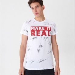 T-shirt z nadrukiem all over - Wielobarwny. T-shirty męskie House, s, z nadrukiem, bez kołnierzyka. W wyprzedaży za 19,99 zł.
