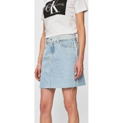 Tommy Jeans - Spódnica. Niebieskie spódniczki damskie marki Tommy Jeans, na co dzień, bez wzorów, z bawełny, mini, proste. Za 449,90 zł.