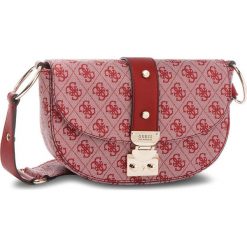 Torebka GUESS - HWSG69 91180 RED. Czerwone listonoszki damskie marki Guess, z aplikacjami, ze skóry ekologicznej. Za 519,00 zł.