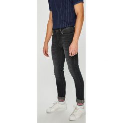 Tommy Hilfiger - Jeansy. Szare jeansy męskie relaxed fit TOMMY HILFIGER, z bawełny. Za 539,90 zł.