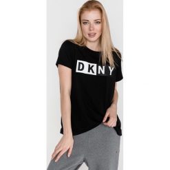 DKNY Koszulka Czarny. Czarne topy damskie DKNY, s, z nadrukiem, z elastanu, bez kołnierzyka. Za 195,95 zł.