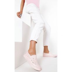 Różowe Slip On Break Fee. Różowe trampki i tenisówki damskie Born2be, bez wzorów, bez zapięcia. W wyprzedaży za 39,99 zł.