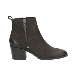 Caprice Botki czarny female czarny 40. Czarne botki damskie Caprice, ze skóry, bez obcasa, bez zapięcia. Za 349,00 zł.