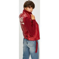 Desigual - Kurtka. Czerwone kurtki damskie marki Desigual, w paski, z bawełny. W wyprzedaży za 399,90 zł.