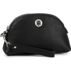 Kosmetyczka TOMMY HILFIGER - Th Core Washbag AW0AW07365 BDS. Czarne kosmetyczki męskie TOMMY HILFIGER, bez wzorów, ze skóry ekologicznej. W wyprzedaży za 169,00 zł.