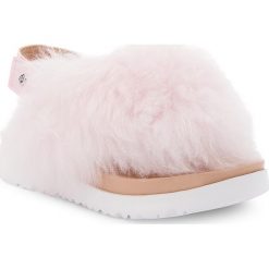 Sandały UGG - Holly 1020045K K/Slpn. Różowe sandały dziewczęce Ugg, ze skóry ekologicznej, bez zapięcia. W wyprzedaży za 229,00 zł.