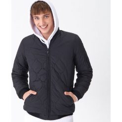 Pikowana kurtka typu bomber - Czarny. Czarne kurtki męskie House, s, bez wzorów, bez kaptura. Za 139,99 zł.