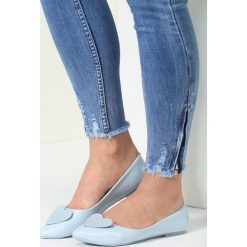 Niebieskie Balerinki Dalia. Niebieskie baleriny damskie marki other, z lakierowanej skóry, na obcasie. Za 39,99 zł.