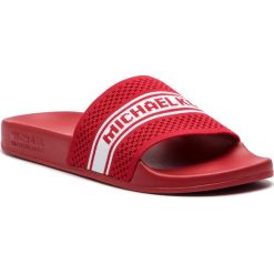 Klapki MICHAEL MICHAEL KORS - Gilmore Slide 40R9GMFA1D Bright Red. Czerwone klapki damskie marki MICHAEL Michael Kors, bez wzorów, z tworzywa sztucznego, bez obcasa. Za 289,00 zł.