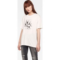 G-Star Raw - T-shirt. Brązowe bluzki damskie G-Star RAW, s, z nadrukiem, z bawełny, z okrągłym kołnierzem. W wyprzedaży za 129,90 zł.