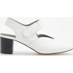 Buty ślubne damskie: Czółenka w stylu vintage – Biały