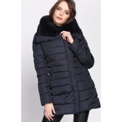 Granatowa Kurtka Back in Black. Niebieskie kurtki damskie Born2be, na zimę, s, bez wzorów, z puchu, bez kaptura. Za 189,99 zł.