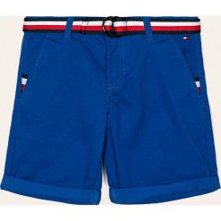 Tommy Hilfiger - Szorty dziecięce 122-176 cm. Czerwone spodenki chłopięce w paski, z elastanu, casualowe. Za 299,90 zł.