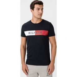 Tommy Hilfiger Koszulka Niebieski. Niebieskie podkoszulki męskie TOMMY HILFIGER, xl, z nadrukiem, z bawełny, z krótkim rękawem. Za 221,95 zł.