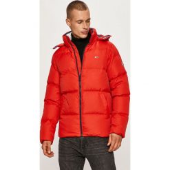 Tommy Jeans - Kurtka puchowa. Czerwone płaszcze męskie Tommy Jeans, s, bez wzorów, z elastanu, krótkie, z kapturem. Za 899,90 zł.