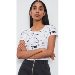 T-shirt z bawełny organicznej - Biały. Białe t-shirty damskie Reserved, bez wzorów, z bawełny, bez kołnierzyka. W wyprzedaży za 9,99 zł.