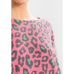 Swetry klasyczne damskie: Rich & Royal CREW NECK LEO Sweter azalea pink