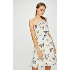 Pepe Jeans - Sukienka. Sukienki damskie Pepe Jeans, na co dzień, s, bez wzorów, z poliesteru, casualowe, z asymetrycznym kołnierzem, bez rękawów, mini, asymetryczne. W wyprzedaży za 129,90 zł.