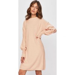Answear - Sweter. Różowe swetry damskie ANSWEAR, s, bez wzorów, z dzianiny, bez rękawów, długie, bez kaptura. W wyprzedaży za 99,90 zł.