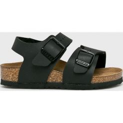 Birkenstock - Sandały dziecięce New York Kids. Czarne sandały chłopięce Birkenstock, ze skóry, na klamry. W wyprzedaży za 169,90 zł.