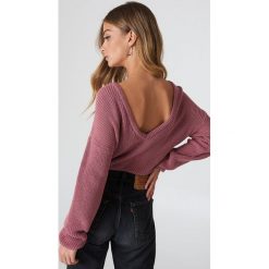 Swetry klasyczne damskie: NA-KD Sweter z dzianiny z dekoltem V – Pink,Purple