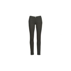 Jeansy skinny Emporio Armani TSHAWA. Czarne jeansy damskie marki Emporio Armani, bez wzorów, z jeansu. Za 535,20 zł.
