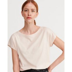 Gładki T-shirt - Kremowy. Białe t-shirty damskie Reserved, s, bez wzorów, bez kołnierzyka. Za 39,99 zł.