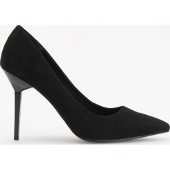 Czarne czółenka na wysokim obcasie - Czarny. Czarne buty ślubne damskie marki Reserved, na wysokim obcasie. Za 139,99 zł.