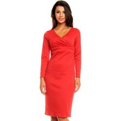 Czerwona Elegancka Sukienka z Zakładanym Dekoltem z Długim Rękawem. Czerwone sukienki damskie Molly.pl, na co dzień, xl, bez wzorów, z dzianiny, eleganckie, bez kołnierzyka, z długim rękawem, długie, midi, proste. W wyprzedaży za 79,90 zł.