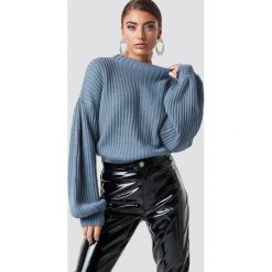 NA-KD Sweter z dzianiny z bufiastym rękawem - Blue. Niebieskie swetry klasyczne damskie marki NA-KD, z dzianiny, z golfem. Za 121,95 zł.