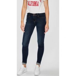 Levi's - Jeansy 710. Niebieskie rurki damskie Levi's®, s, bez wzorów, z elastanu. W wyprzedaży za 199,90 zł.