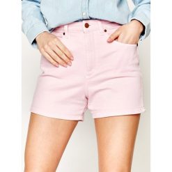 Szorty jeansowe Wrangler Mom W22DMHP10. Różowe szorty damskie Wrangler, m, bez wzorów, z elastanu. Za 199,00 zł.