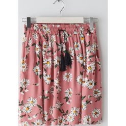Wzorzysta spódnica mini - Różowy. Różowe spódniczki damskie Sinsay, s, bez wzorów, mini. Za 29,99 zł.