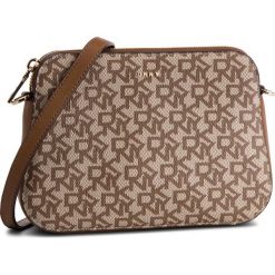 Torebka DKNY - Bryant R83EJ630 Chino Logo-Vic CVU. Pomarańczowe listonoszki damskie DKNY, bez wzorów, ze skóry ekologicznej, bez dodatków. W wyprzedaży za 429,00 zł.