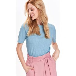 T-SHIRT KRÓTKI RĘKAW DAMSKI, DOPASOWANY, BASIC, GŁADKI. Niebieskie t-shirty damskie marki Top Secret, z dzianiny. W wyprzedaży za 19,99 zł.