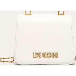 Love Moschino - Torebka. Białe listonoszki damskie Love Moschino, bez wzorów, ze skóry ekologicznej, małe, bez dodatków. Za 569,90 zł.