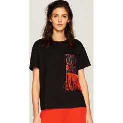 T-shirt z ozdobną kieszonką - Czarny. Czarne t-shirty damskie marki Reserved, l. Za 59,99 zł.