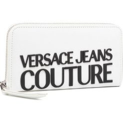 Duży Portfel Damski VERSACE JEANS COUTURE - E3VVBPM1 71412 003. Białe portfele damskie Versace Jeans Couture, bez wzorów, z jeansu. W wyprzedaży za 239,00 zł.