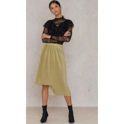 NA-KD Party Spódnica Asymmetric plisowane Sparkle - Gold. Szare spódniczki damskie NA-KD Party, na imprezę, bez wzorów, długie, maxi, plisowane. Za 52,95 zł.