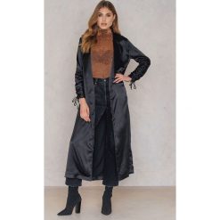 Boohoo Płaszcz z marszczeniami przy rękawach - Black. Czarne płaszcze damskie marki Boohoo, l, z poliesteru. W wyprzedaży za 42,59 zł.