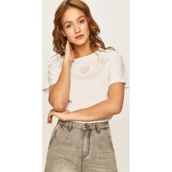 Answear - T-shirt. Białe bluzki damskie ANSWEAR, s, z aplikacjami, z elastanu, casualowe, z okrągłym kołnierzem. W wyprzedaży za 59,90 zł.