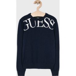 Guess Jeans - Sweter dziecięcy 119-175 cm. Niebieskie swetry chłopięce Guess Jeans, z nadrukiem, z bawełny, z okrągłym kołnierzem. W wyprzedaży za 129,90 zł.